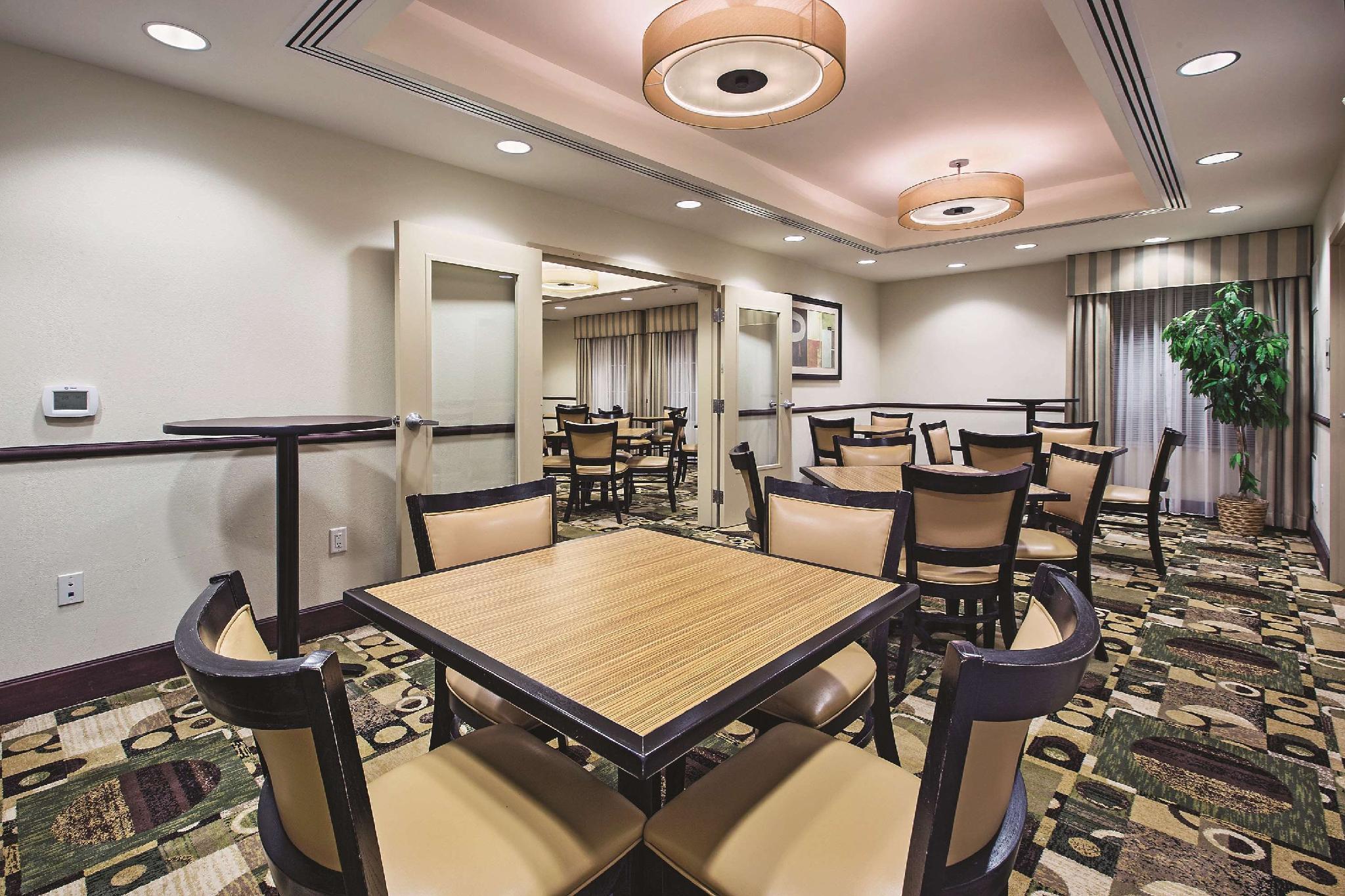 Отель La Quinta By Wyndham Lancaster Smoketown  Экстерьер фото